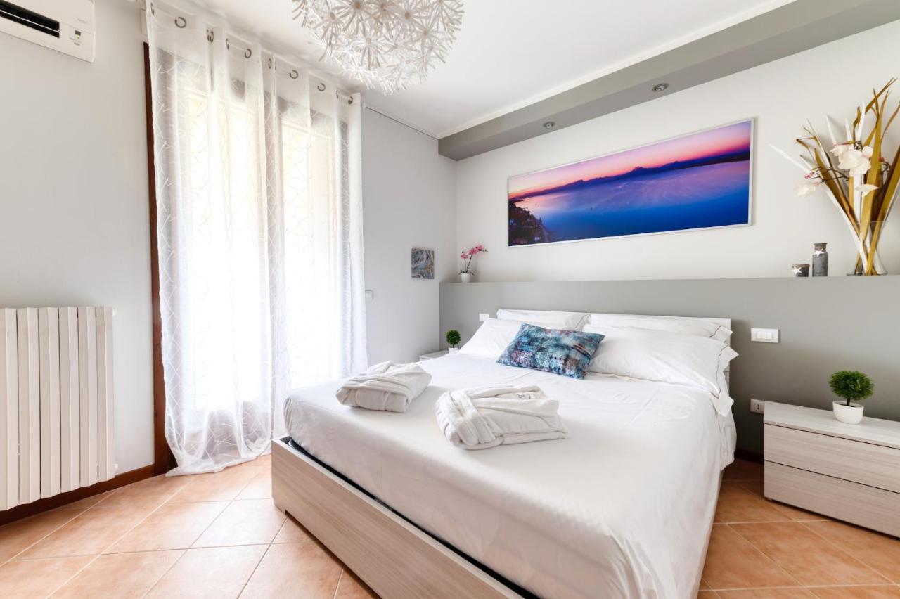 Wolf House - Sirmione Holiday Kültér fotó