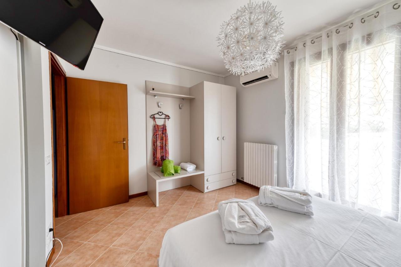 Wolf House - Sirmione Holiday Kültér fotó